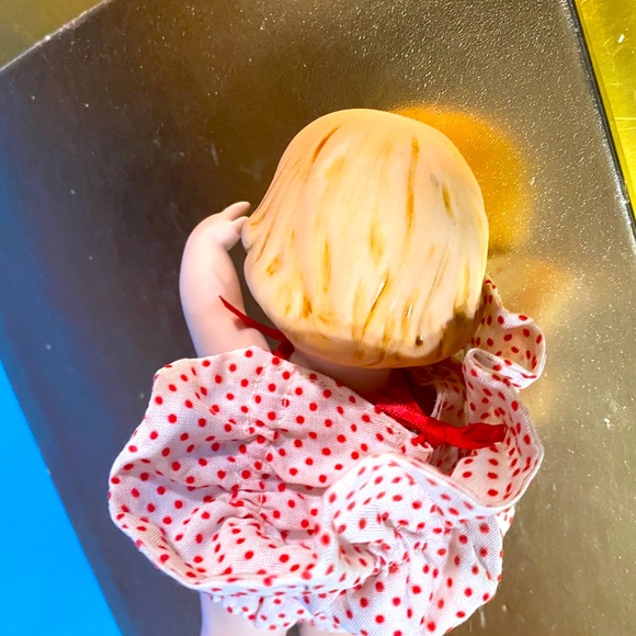 VINTAGE PORCELAIN DOLL WITH MOVEABLE ARMS WEARING WHITE w/RED POLKADOT OUTFIT 6” - Picture 11 of 12